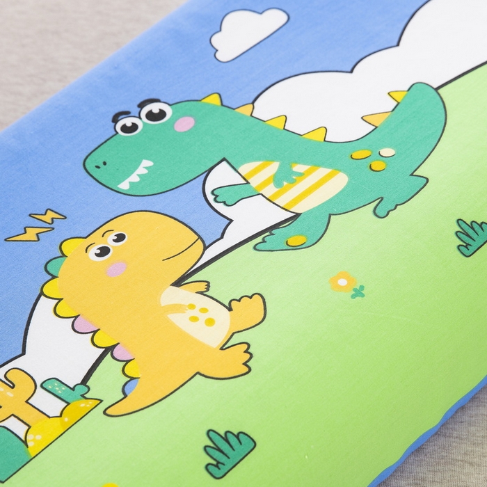 91家纺网 家纺一手货源 找家纺 大黄蜂家居家纺 2025新款全棉13372棉儿童卡通乳胶枕套 哈喽恐龙 