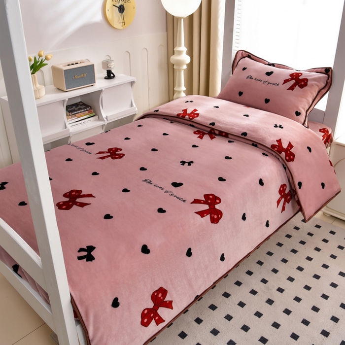 91家纺网 家纺一手货源 找家纺 芯诗曼家纺 2025新款金貂绒牛奶绒印花三件套 蝴蝶结