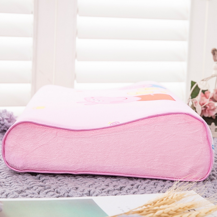 91家纺网 家纺一手货源 找家纺 大黄蜂家居家纺 2025新款全棉13372棉儿童卡通乳胶枕套 小猪聚会