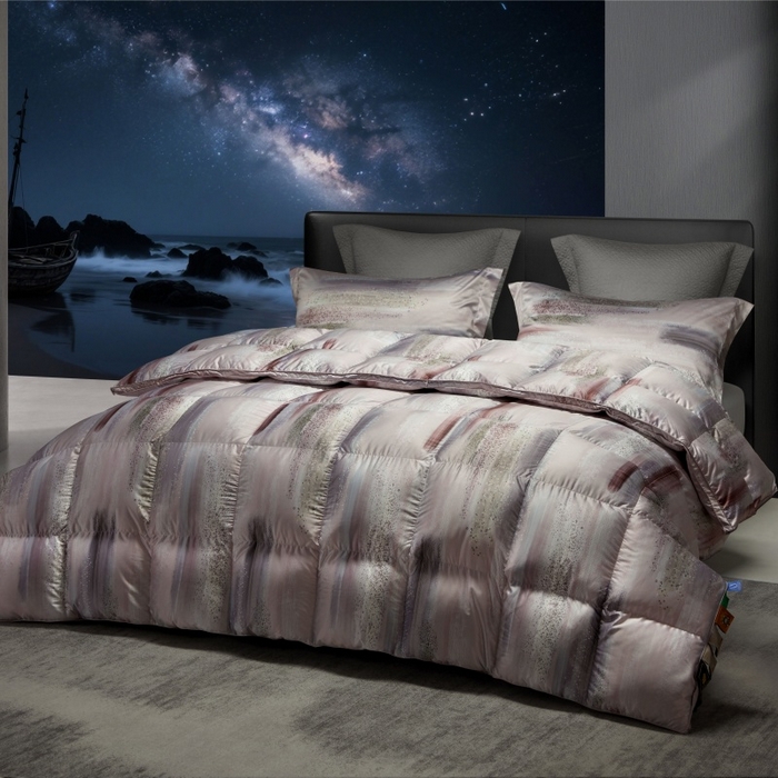 91家纺网 家纺一手货源 找家纺 织梦人羽绒工厂店 2025新款高蓬松羽绒95鹅绒大牌同款花型莫代尔印花 琥珀之光暖粉