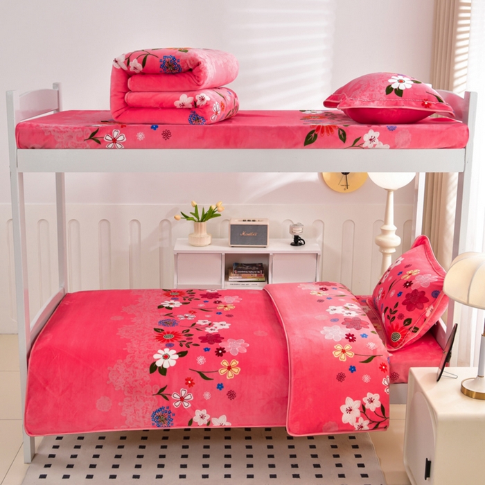 91家纺网 家纺一手货源 找家纺 芯诗曼家纺 2025新款金貂绒牛奶绒印花三件套 爱意满满