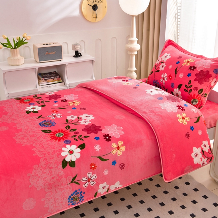 91家纺网 家纺一手货源 找家纺 芯诗曼家纺 2025新款金貂绒牛奶绒印花三件套 爱意满满