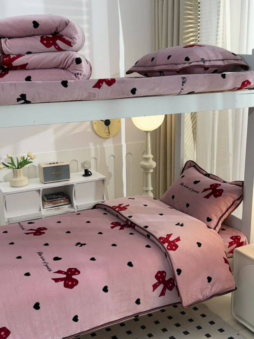 91家纺网 家纺一手货源 找家纺 芯诗曼家纺 2025新款金貂绒牛奶绒印花三件套 蝴蝶结