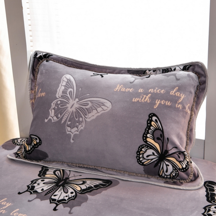 91家纺网 家纺一手货源 找家纺 芯诗曼家纺 2025新款金貂绒牛奶绒印花三件套 梦蝶