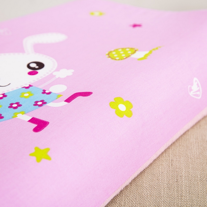 91家纺网 家纺一手货源 找家纺 大黄蜂家居家纺 2025新款全棉13372棉儿童卡通乳胶枕套 兔宝贝