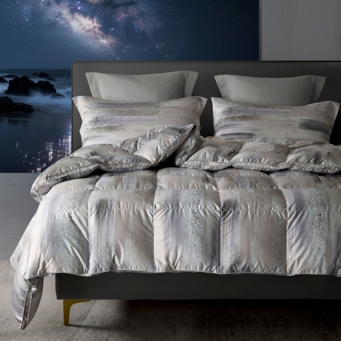 91家纺网 家纺一手货源 找家纺 织梦人羽绒工厂店 2025新款高蓬松羽绒95鹅绒大牌同款花型莫代尔印花 琥珀之光烟紫