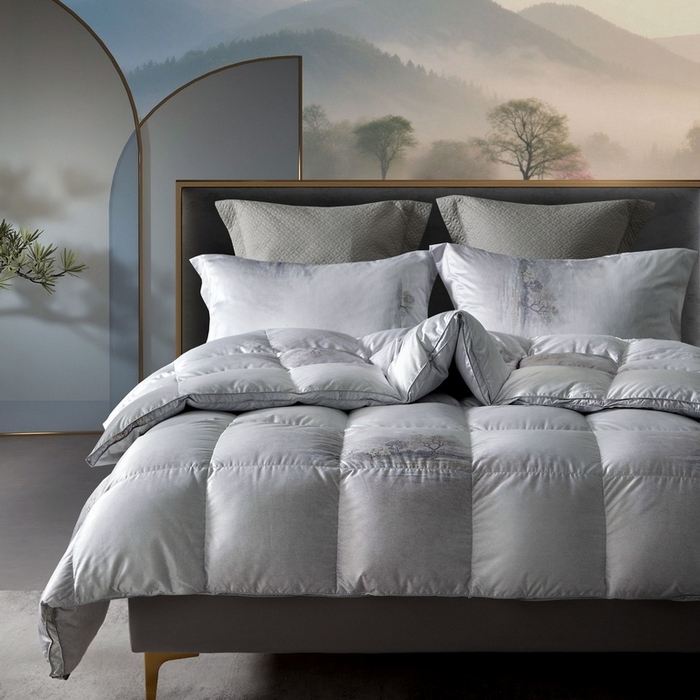 91家纺网 家纺一手货源 找家纺 织梦人羽绒工厂店 2025新款高蓬松羽绒95鹅绒大牌同款花型莫代尔印花 忆江南烟灰