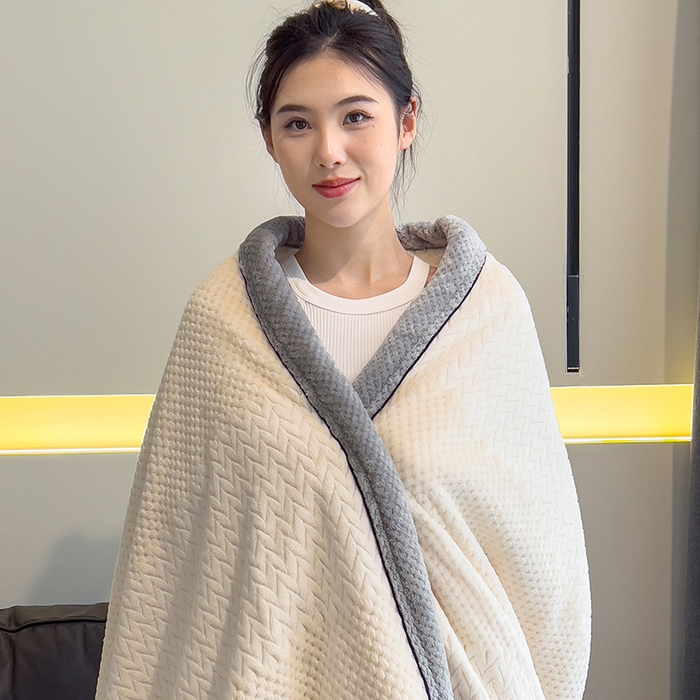 91家纺网 家纺一手货源 找家纺 世纪绒品 2025新款A类撸猫色织牛奶绒多功能毛毯 艾森-米白