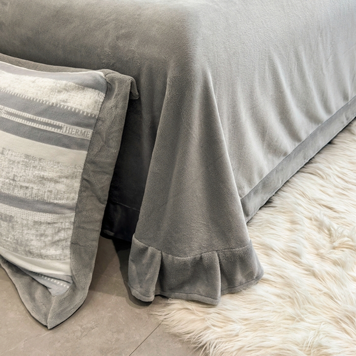 91家纺网 家纺一手货源 找家纺 梦精灵家纺 2025新款高克重加厚雕花牛奶绒四件套 赫纹