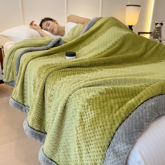 91家纺网 家纺一手货源 找家纺 世纪绒品 2025新款A类撸猫色织牛奶绒多功能毛毯 艾森-绿