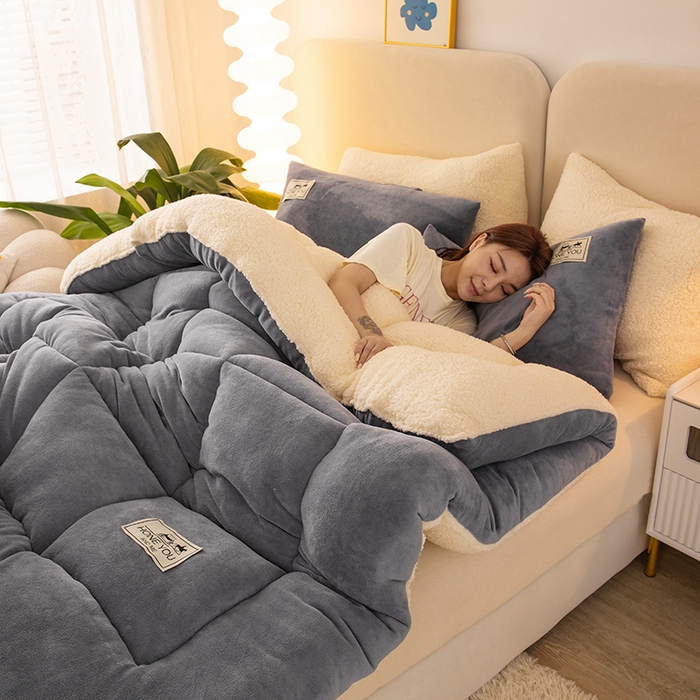 91家纺网 家纺一手货源 找家纺 畅销被业 2025新款纯色加厚保暖雪花绒冬被春秋被被子被芯（跨境） 浅灰