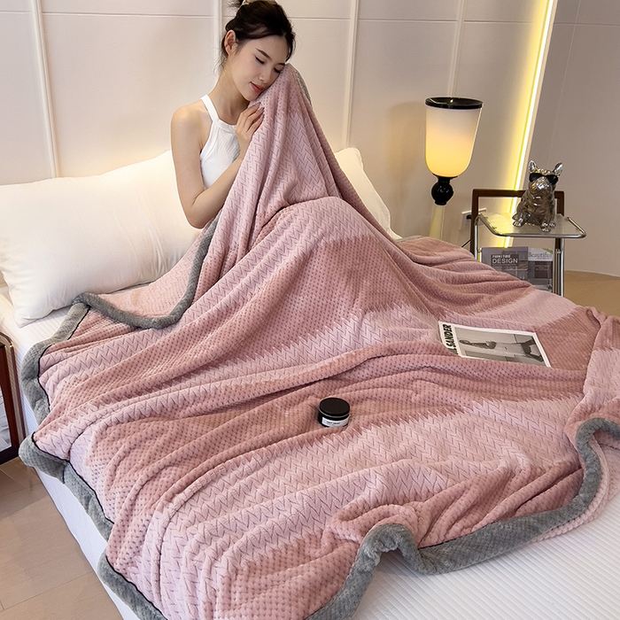 91家纺网 家纺一手货源 找家纺 世纪绒品 2025新款A类撸猫色织牛奶绒多功能毛毯 艾森-豆沙