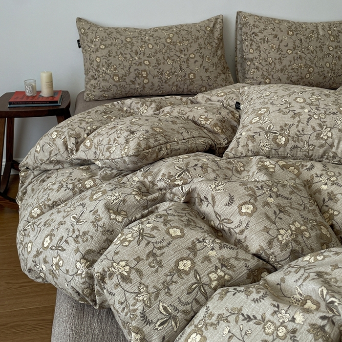 91家纺网 家纺一手货源 找家纺 一比一家纺 2026秋冬新款高克重棉麻原麻复古诧季风原麻四件套-简单款 梅花颂