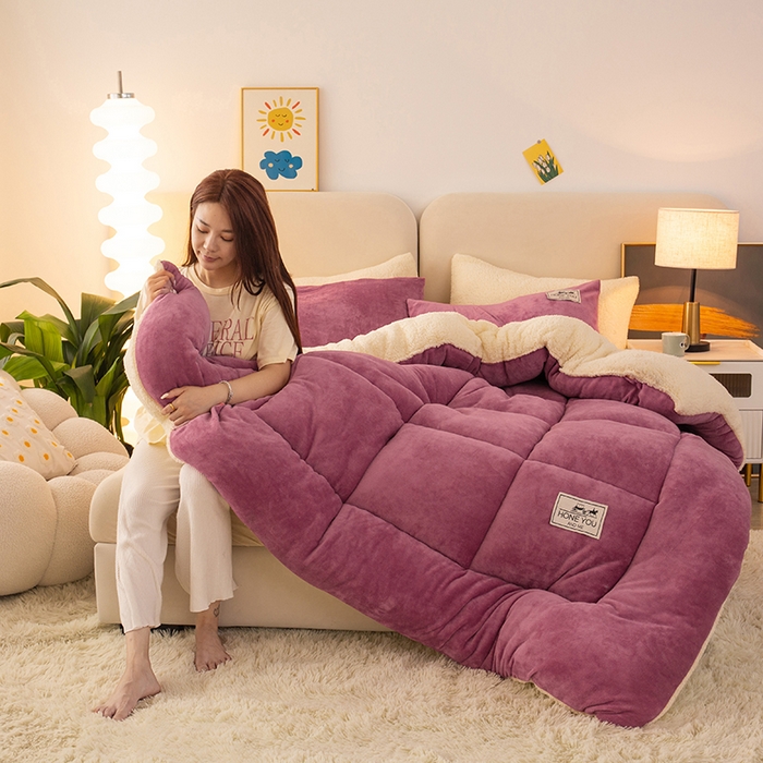 91家纺网 家纺一手货源 找家纺 畅销被业 2025新款纯色加厚保暖雪花绒冬被春秋被被子被芯（跨境） 豆沙