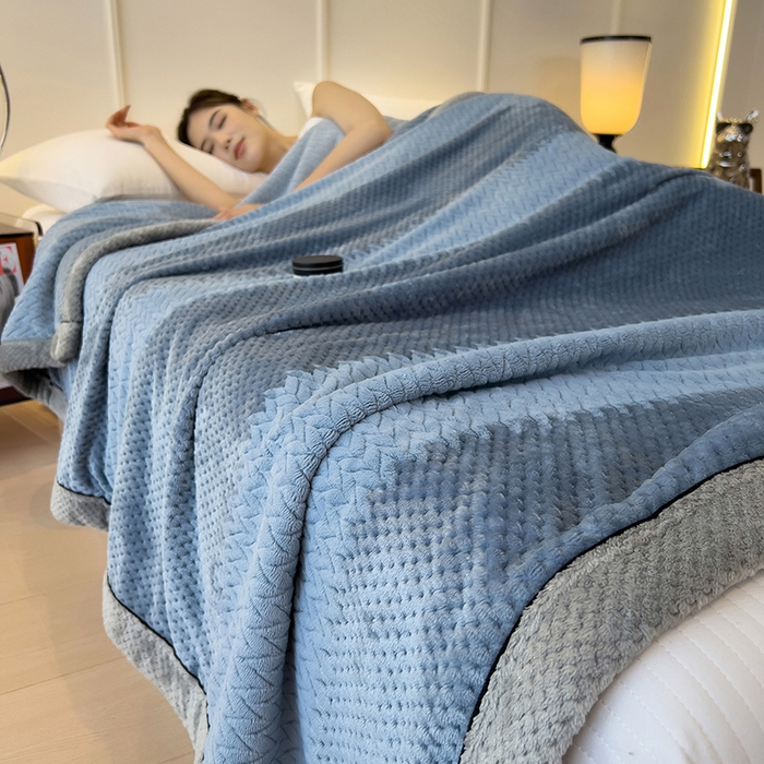 91家纺网 家纺一手货源 找家纺 世纪绒品 2025新款A类撸猫色织牛奶绒多功能毛毯 艾森-兰