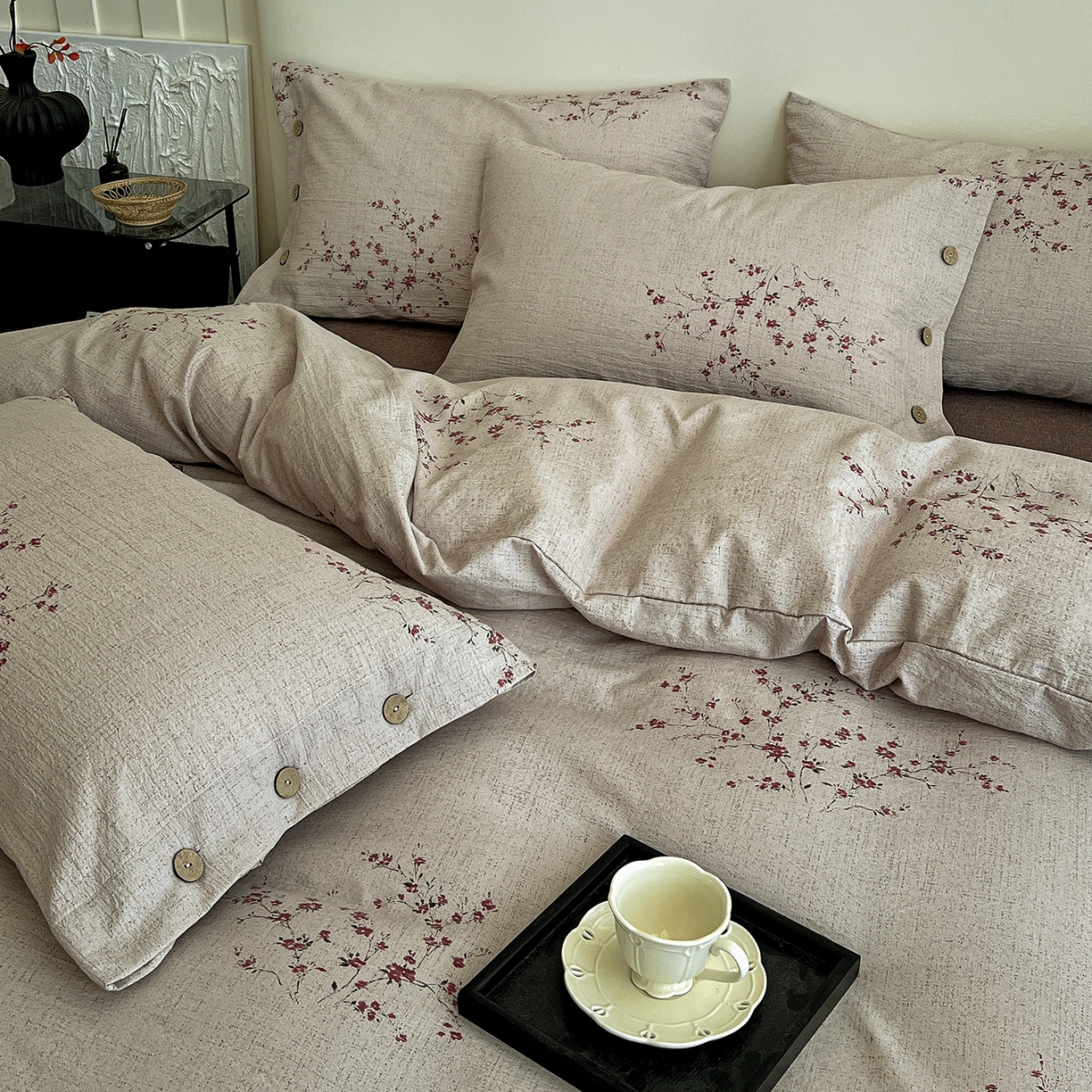 91家纺网 家纺一手货源 找家纺 一比一家纺 2025新款原麻纽扣款四件套 梅花洛