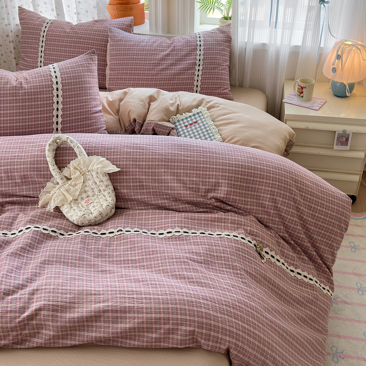 91家纺网 家纺一手货源 找家纺 晚爱家纺（原晚安家居） 2025新款云感木棉双层纱四件套皱皱纱蕾丝花边四件套 梦境-豆沙粉