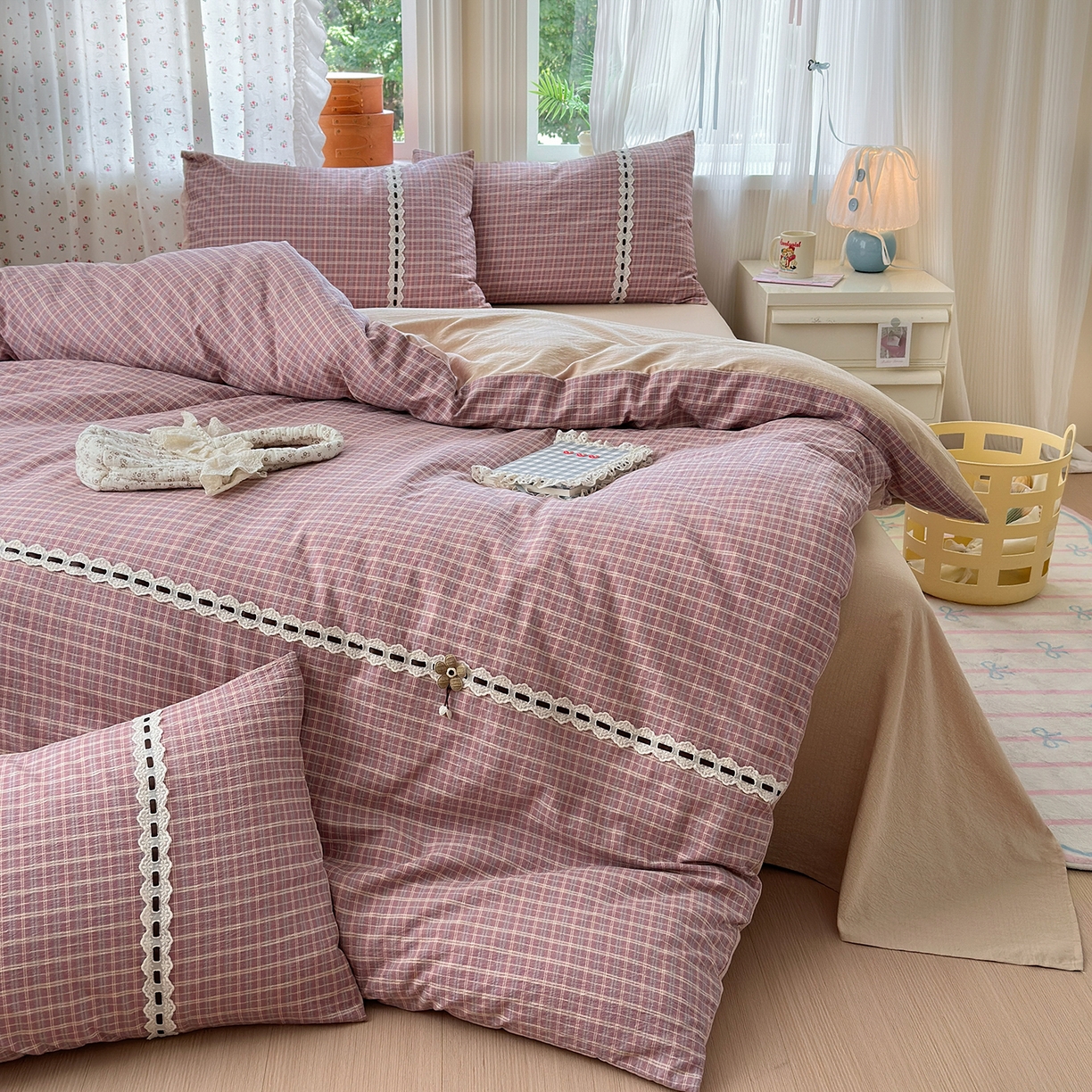 91家纺网 家纺一手货源 找家纺 晚爱家纺（原晚安家居） 2025新款云感木棉双层纱四件套皱皱纱蕾丝花边四件套 梦境-豆沙粉