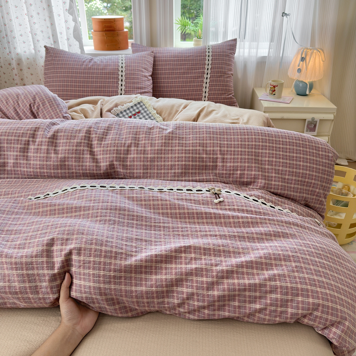 91家纺网 家纺一手货源 找家纺 晚爱家纺（原晚安家居） 2025新款云感木棉双层纱四件套皱皱纱蕾丝花边四件套 梦境-豆沙粉