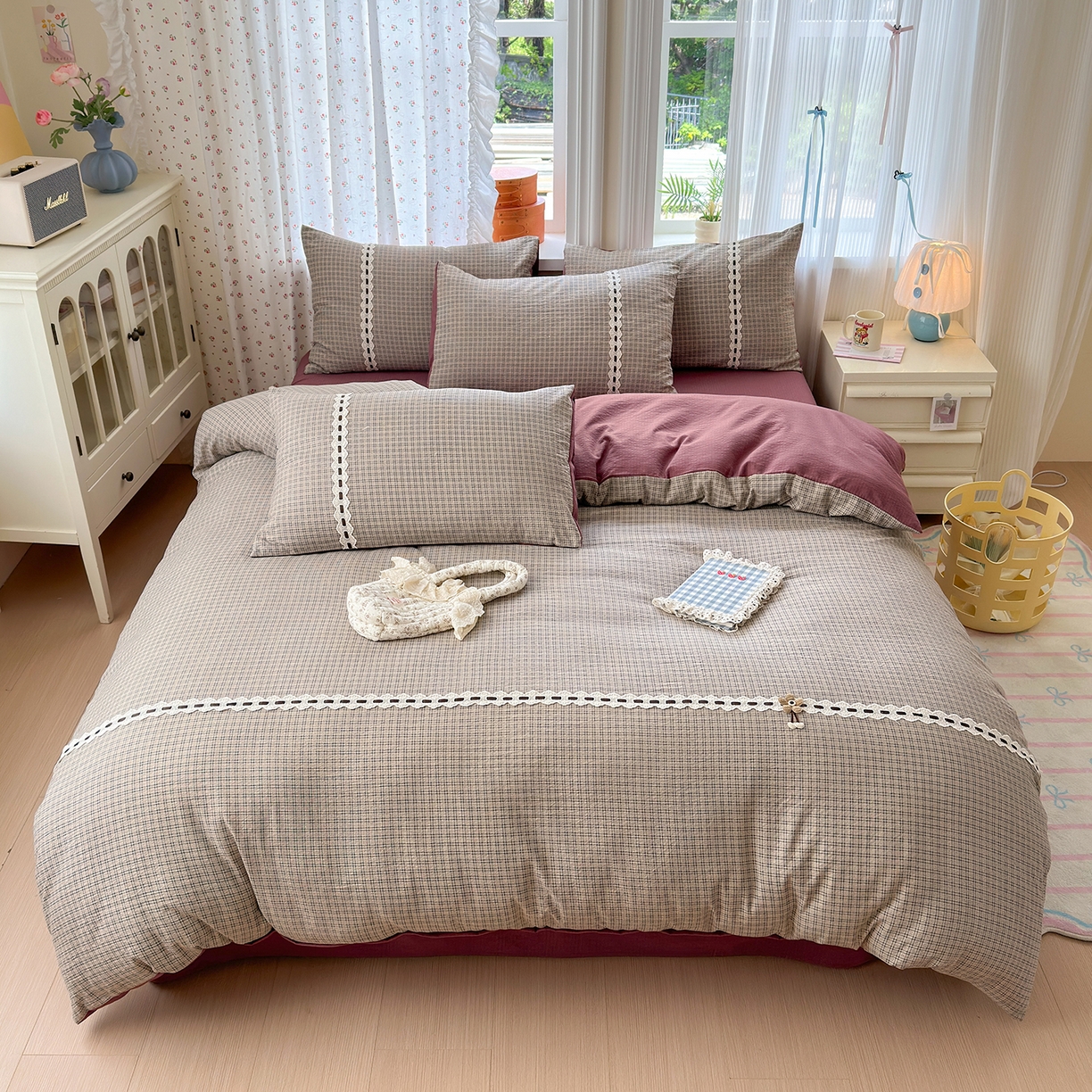 91家纺网 家纺一手货源 找家纺 晚爱家纺（原晚安家居） 2025新款云感木棉双层纱四件套皱皱纱蕾丝花边四件套 梦境-豆沙红