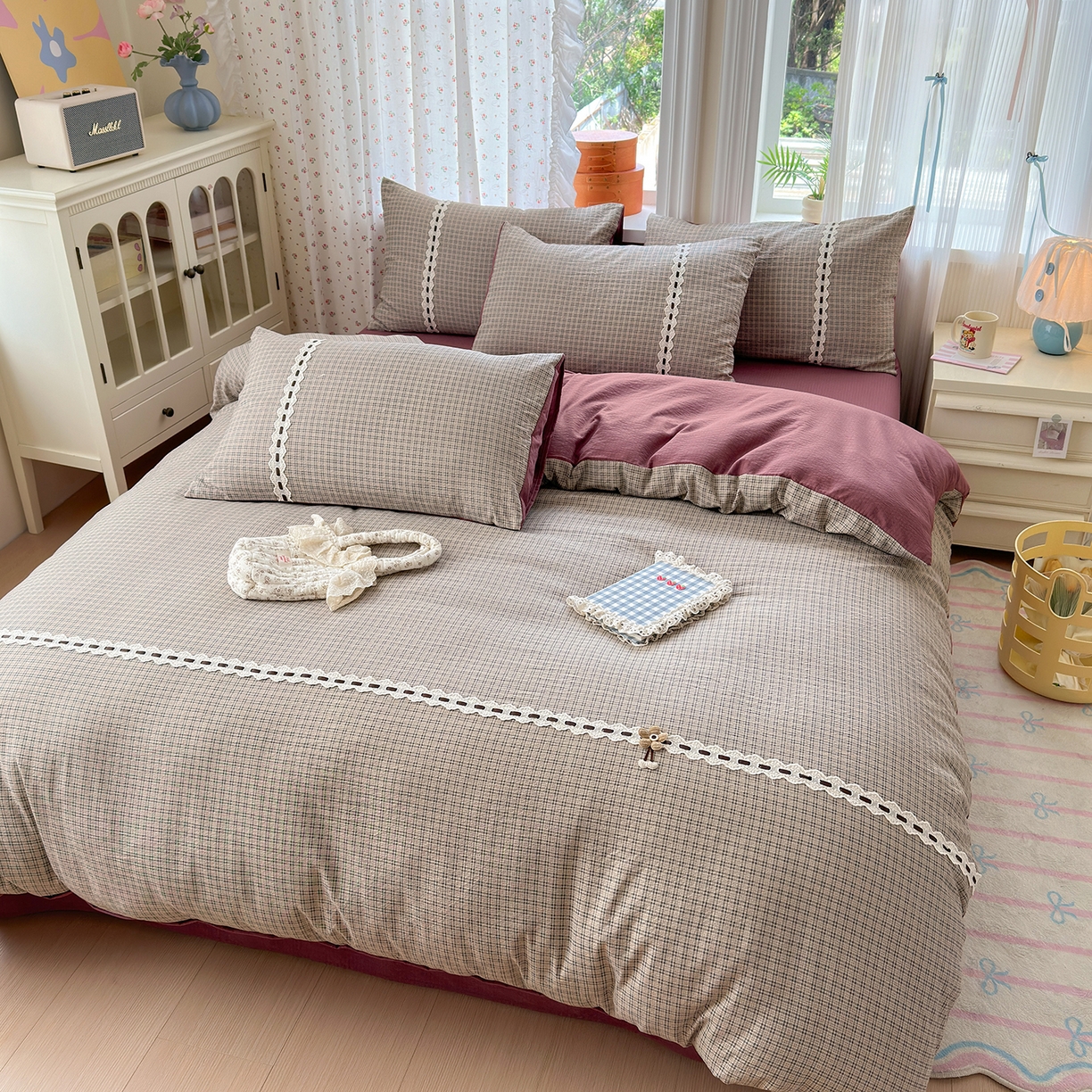 91家纺网 家纺一手货源 找家纺 晚爱家纺（原晚安家居） 2025新款云感木棉双层纱四件套皱皱纱蕾丝花边四件套 梦境-豆沙红