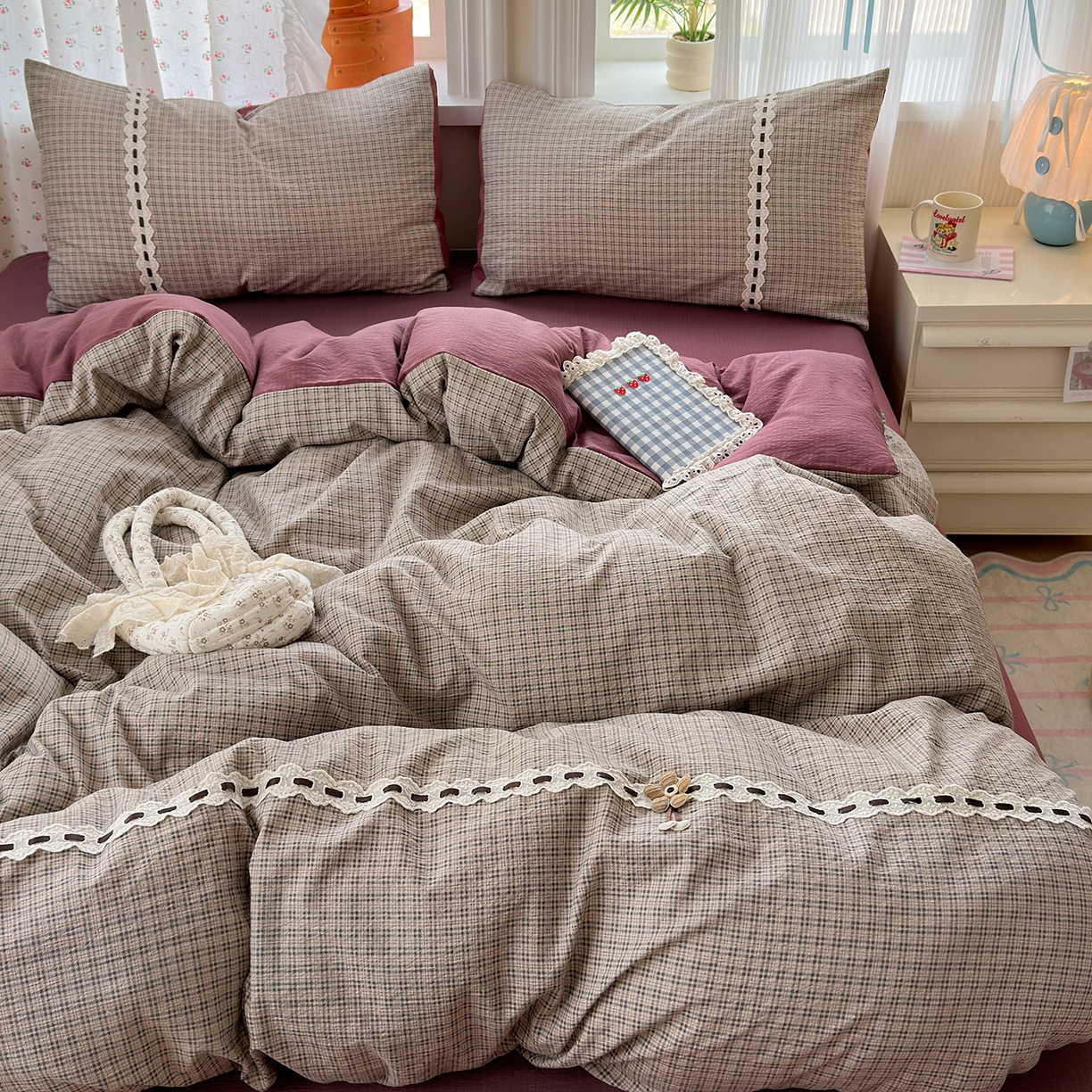 91家纺网 家纺一手货源 找家纺 晚爱家纺（原晚安家居） 2025新款云感木棉双层纱四件套皱皱纱蕾丝花边四件套 梦境-豆沙红