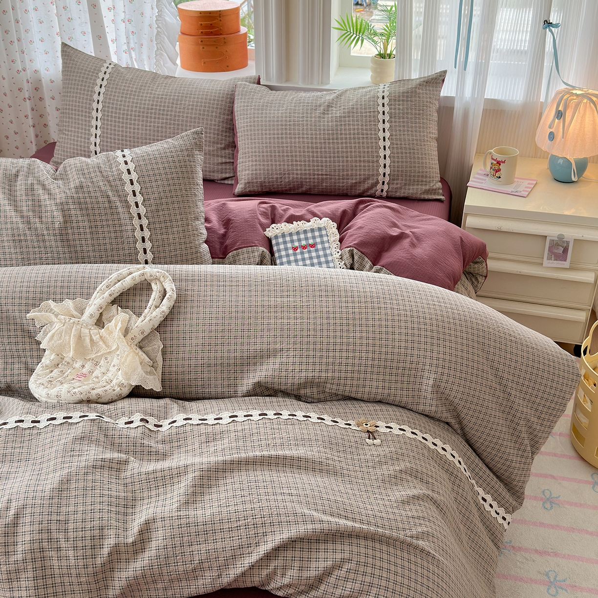 91家纺网 家纺一手货源 找家纺 晚爱家纺（原晚安家居） 2025新款云感木棉双层纱四件套皱皱纱蕾丝花边四件套 梦境-豆沙红