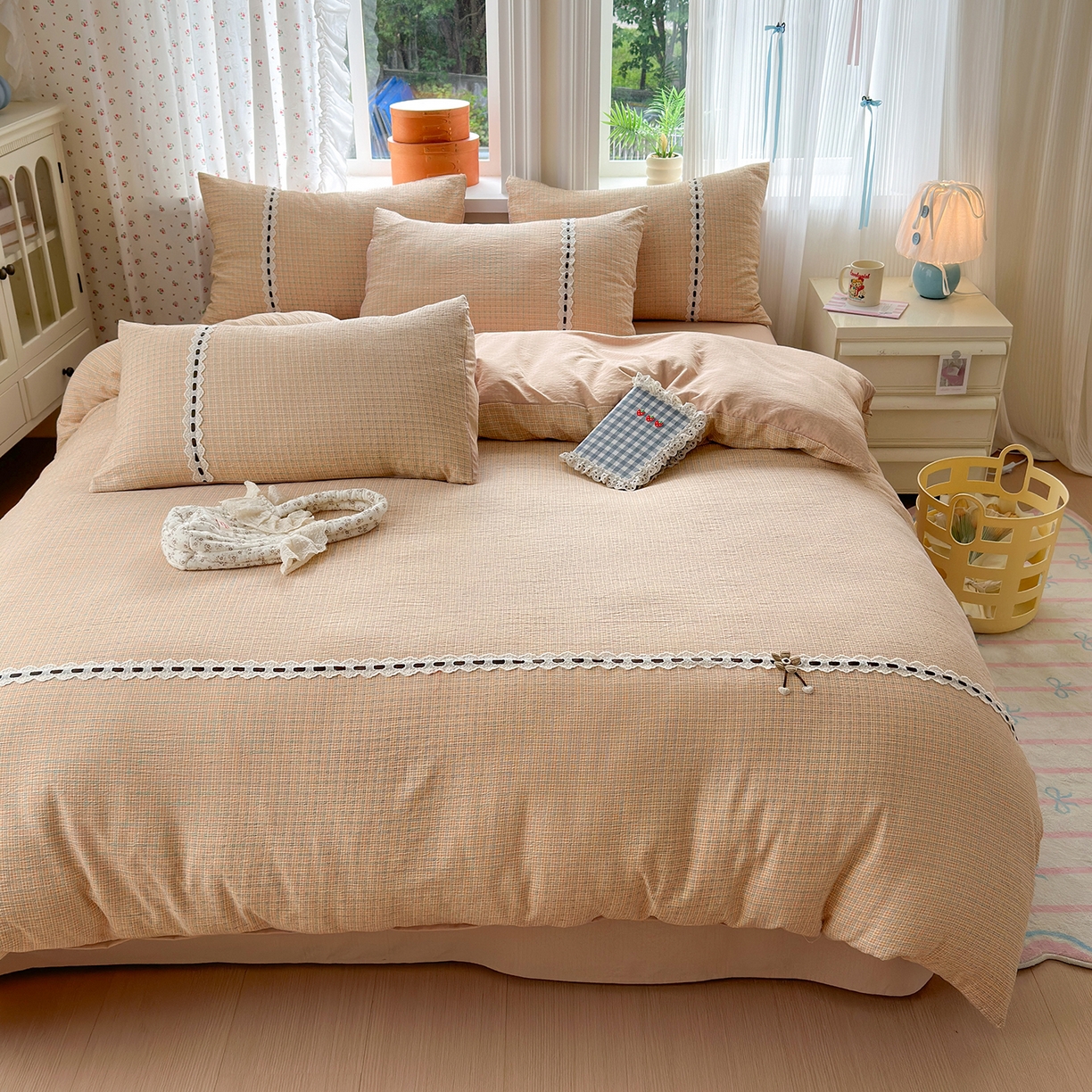 91家纺网 家纺一手货源 找家纺 晚爱家纺（原晚安家居） 2025新款云感木棉双层纱四件套皱皱纱蕾丝花边四件套 梦境-奶黄格