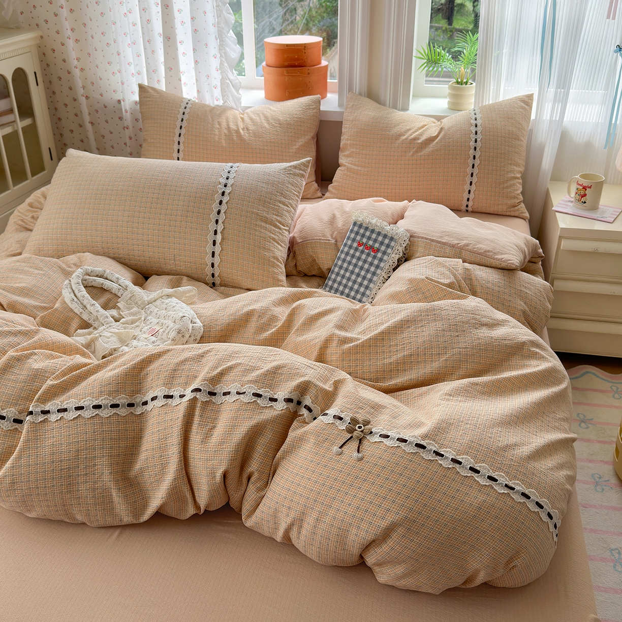 91家纺网 家纺一手货源 找家纺 晚爱家纺（原晚安家居） 2025新款云感木棉双层纱四件套皱皱纱蕾丝花边四件套 梦境-奶黄格