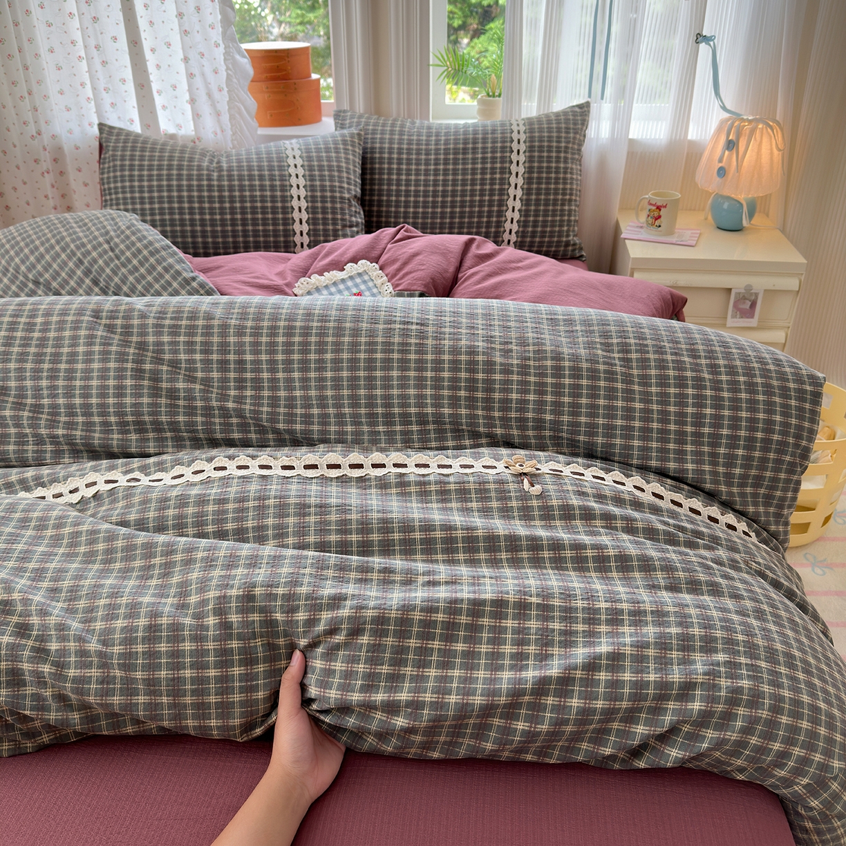 91家纺网 家纺一手货源 找家纺 晚爱家纺（原晚安家居） 2025新款云感木棉双层纱四件套皱皱纱蕾丝花边四件套 梦境-深咖