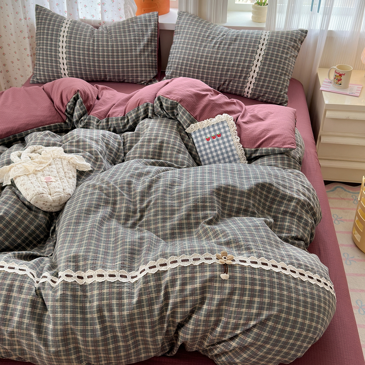 91家纺网 家纺一手货源 找家纺 晚爱家纺（原晚安家居） 2025新款云感木棉双层纱四件套皱皱纱蕾丝花边四件套 梦境-深咖