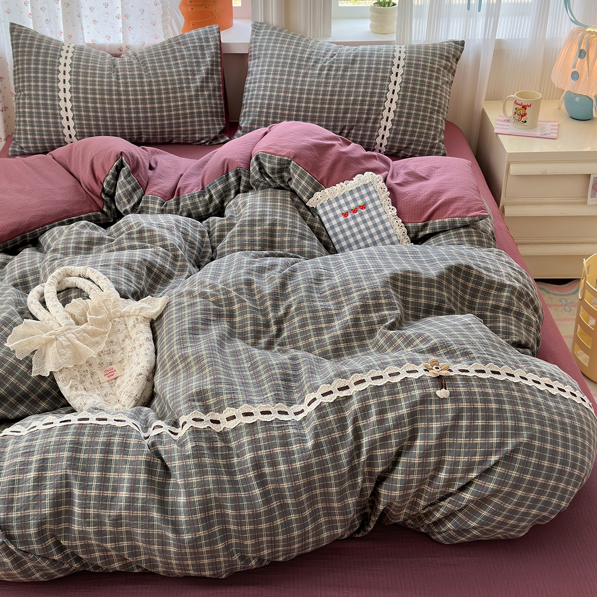 91家纺网 家纺一手货源 找家纺 晚爱家纺（原晚安家居） 2025新款云感木棉双层纱四件套皱皱纱蕾丝花边四件套 梦境-深咖