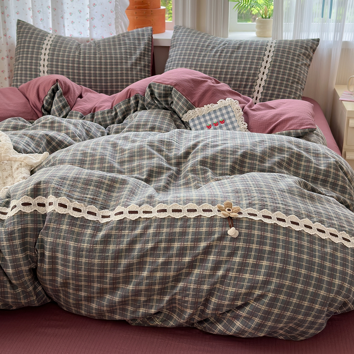 91家纺网 家纺一手货源 找家纺 晚爱家纺（原晚安家居） 2025新款云感木棉双层纱四件套皱皱纱蕾丝花边四件套 梦境-深咖