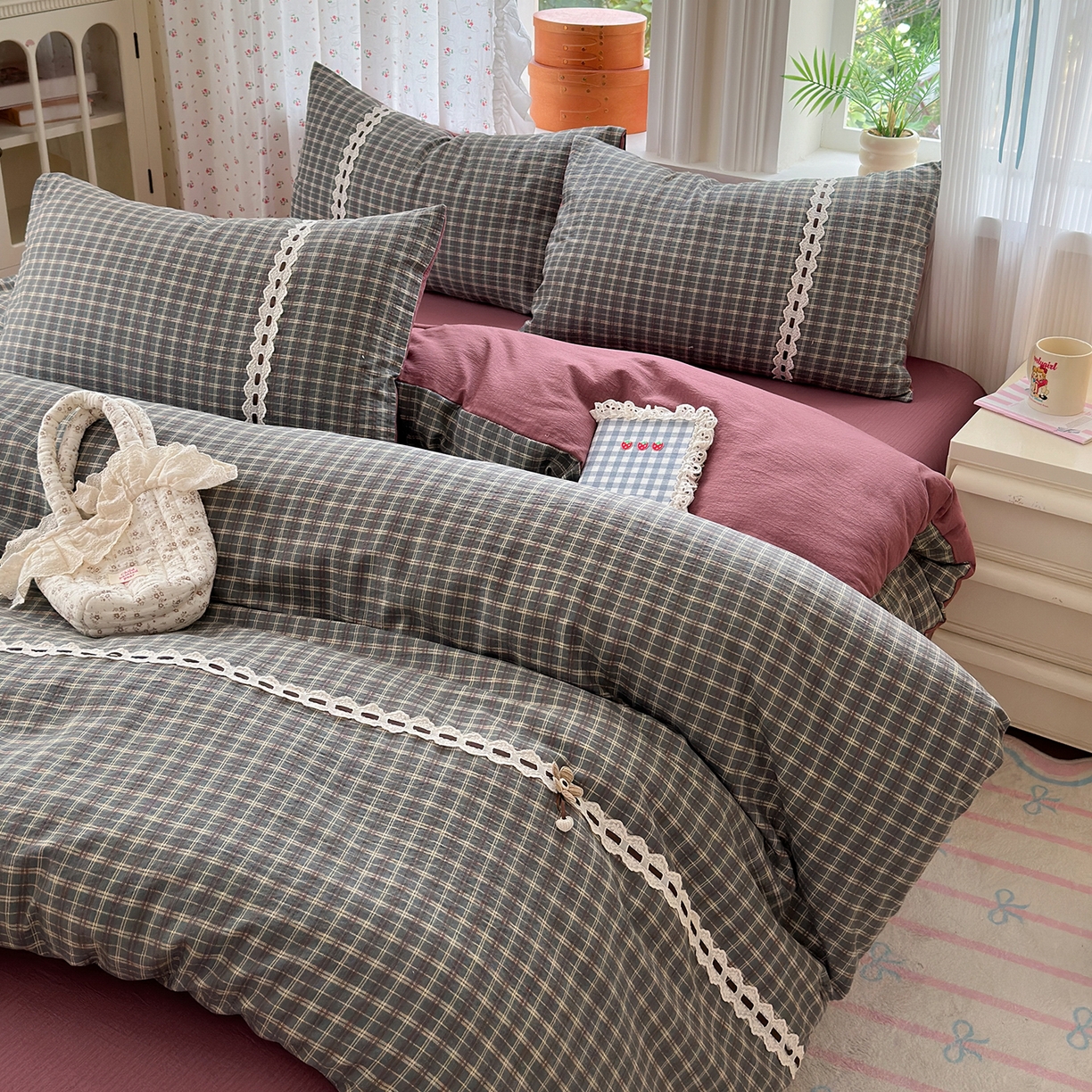 91家纺网 家纺一手货源 找家纺 晚爱家纺（原晚安家居） 2025新款云感木棉双层纱四件套皱皱纱蕾丝花边四件套 梦境-深咖