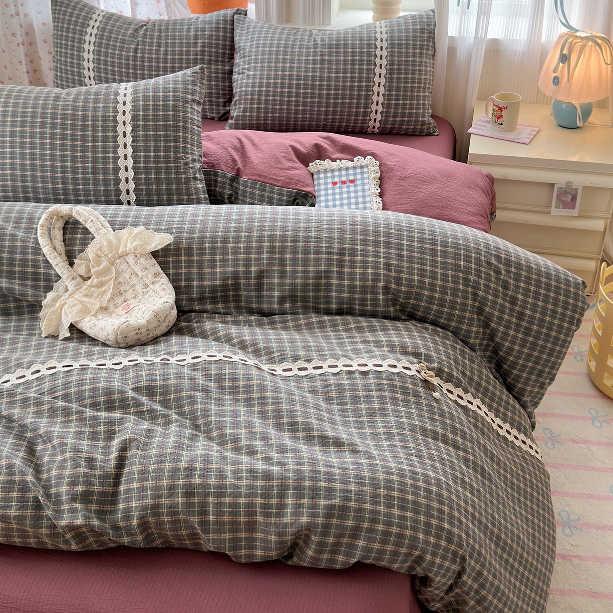 91家纺网 家纺一手货源 找家纺 晚爱家纺（原晚安家居） 2025新款云感木棉双层纱四件套皱皱纱蕾丝花边四件套 梦境-深咖