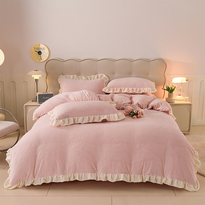 91家纺网 家纺一手货源 找家纺 （总）千嘻汇家纺 2025新款8.5斤韩版雕花牛奶绒四件套