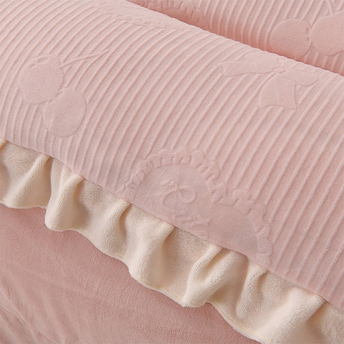 91家纺网 家纺一手货源 找家纺 千嘻汇家纺 2025新款8.5斤韩版雕花牛奶绒四件套 甜蜜蜜粉色