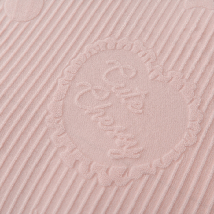 91家纺网 家纺一手货源 找家纺 千嘻汇家纺 2025新款8.5斤韩版雕花牛奶绒四件套 甜蜜蜜粉色