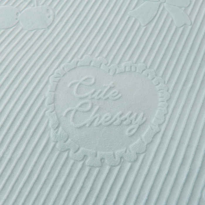 91家纺网 家纺一手货源 找家纺 千嘻汇家纺 2025新款8.5斤韩版雕花牛奶绒四件套 甜蜜蜜蓝色