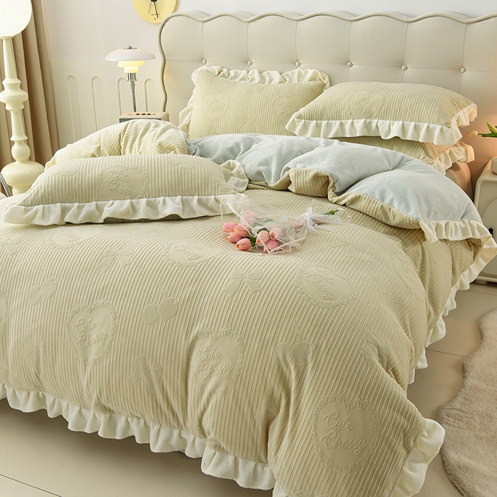 91家纺网 家纺一手货源 找家纺 千嘻汇家纺 2025新款8.5斤韩版雕花牛奶绒四件套 甜蜜蜜青色