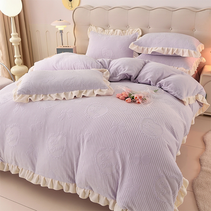 91家纺网 家纺一手货源 找家纺 千嘻汇家纺 2025新款8.5斤韩版雕花牛奶绒四件套 甜蜜蜜紫色