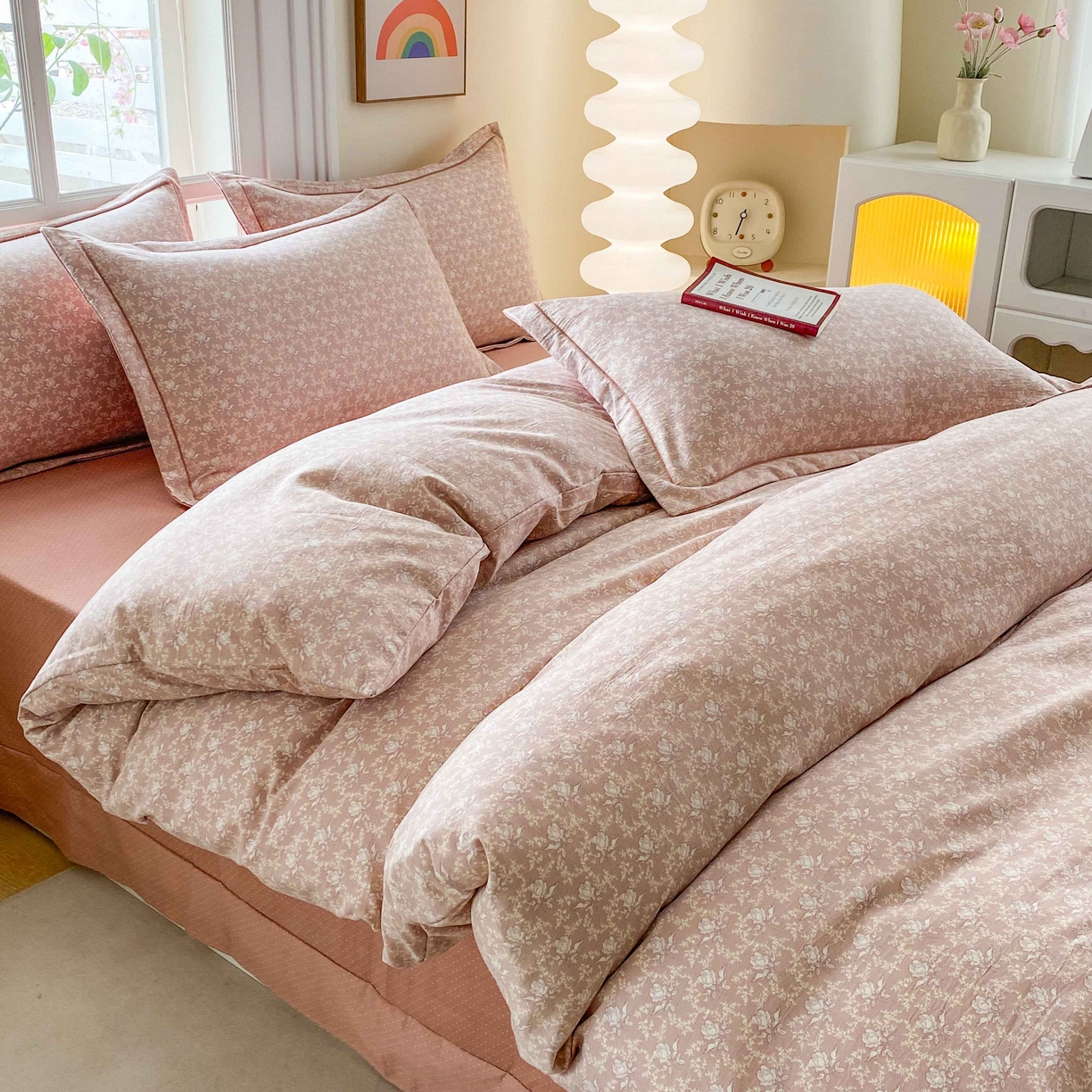 91家纺网 家纺一手货源 找家纺 纽维斯 2025新款140g高克重仿全棉40S精梳棉磨毛四件套 花田错豆沙