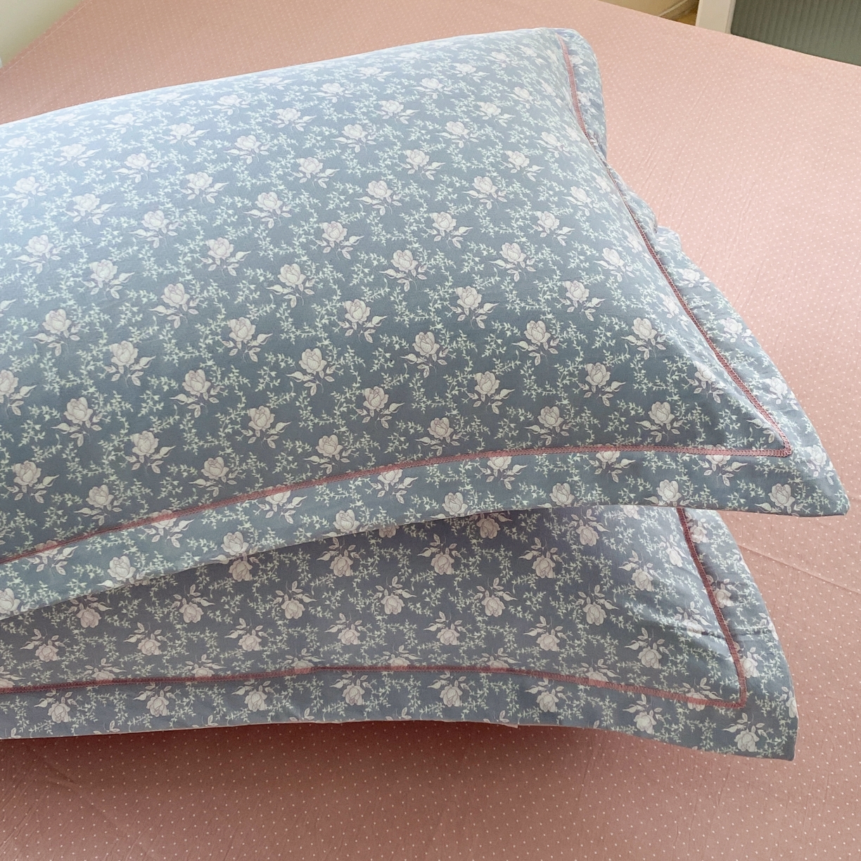 91家纺网 家纺一手货源 找家纺 纽维斯 2025新款140g高克重仿全棉40S精梳棉磨毛四件套 花田错灰