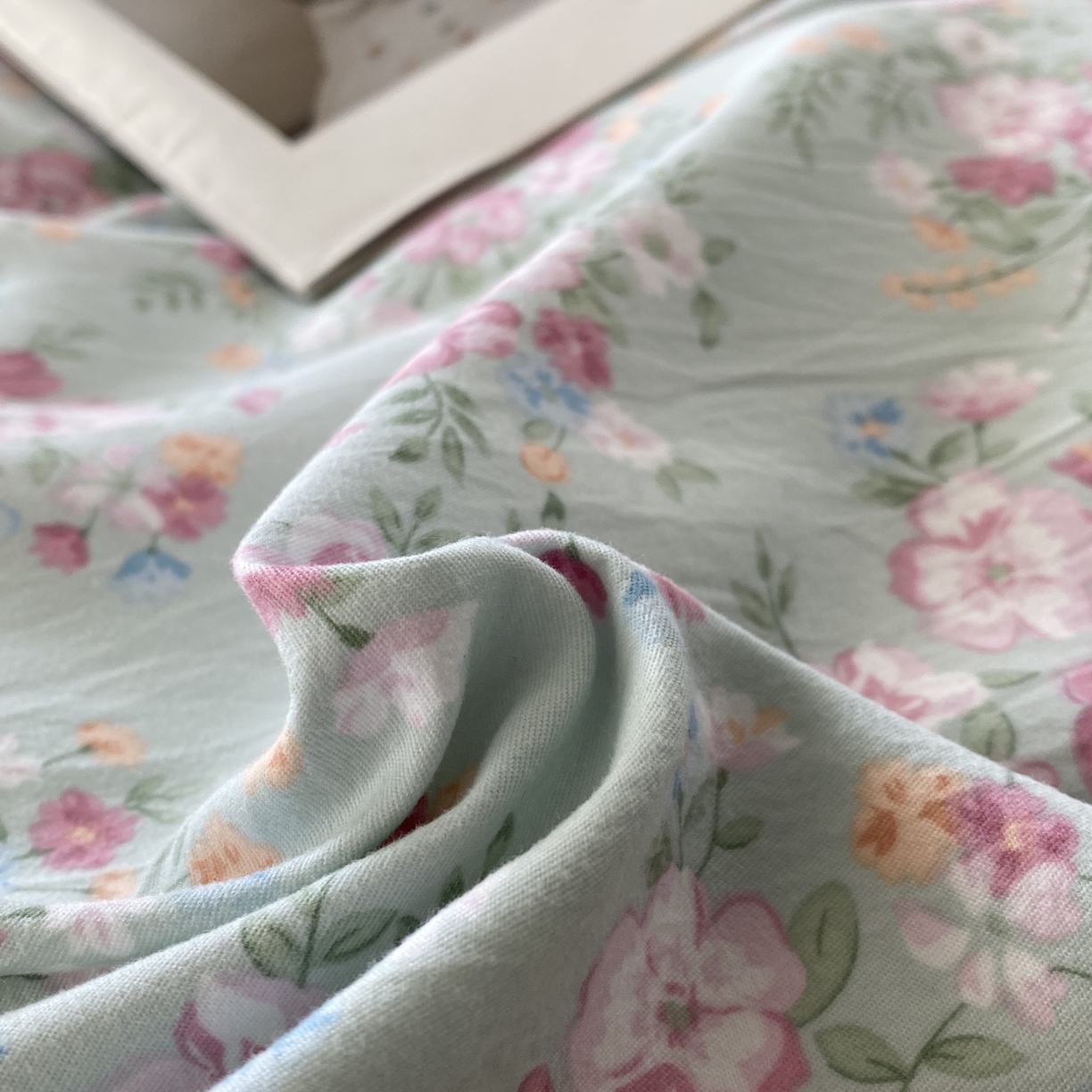 91家纺网 家纺一手货源 找家纺 纽维斯 2025新款140g高克重仿全棉40S精梳棉磨毛四件套 梦若菲（绿）