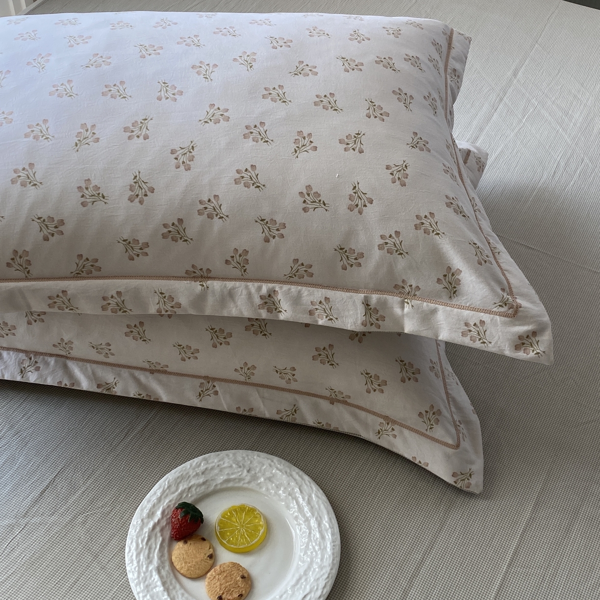 91家纺网 家纺一手货源 找家纺 纽维斯 2025新款140g高克重仿全棉40S精梳棉磨毛四件套 沁园花香