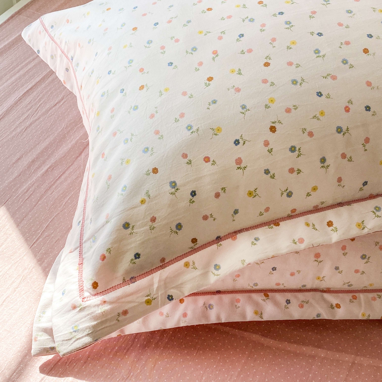 91家纺网 家纺一手货源 找家纺 纽维斯 2025新款140g高克重仿全棉40S精梳棉磨毛四件套 随想（粉）