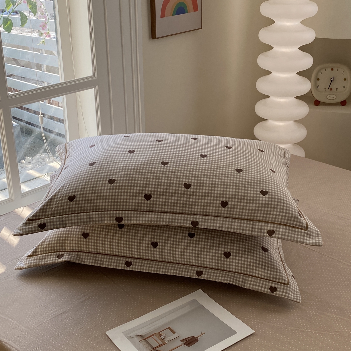 91家纺网 家纺一手货源 找家纺 纽维斯 2025新款140g高克重仿全棉40S精梳棉磨毛四件套 心动（浅卡）