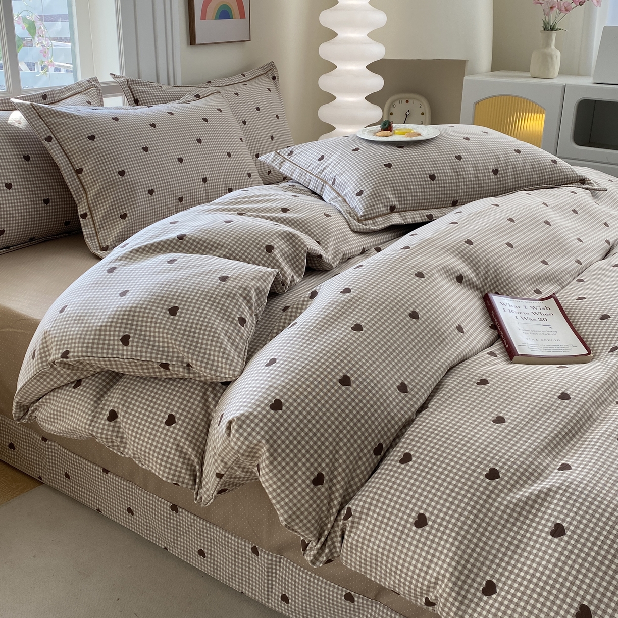 91家纺网 家纺一手货源 找家纺 纽维斯 2025新款140g高克重仿全棉40S精梳棉磨毛四件套 心动（浅卡）