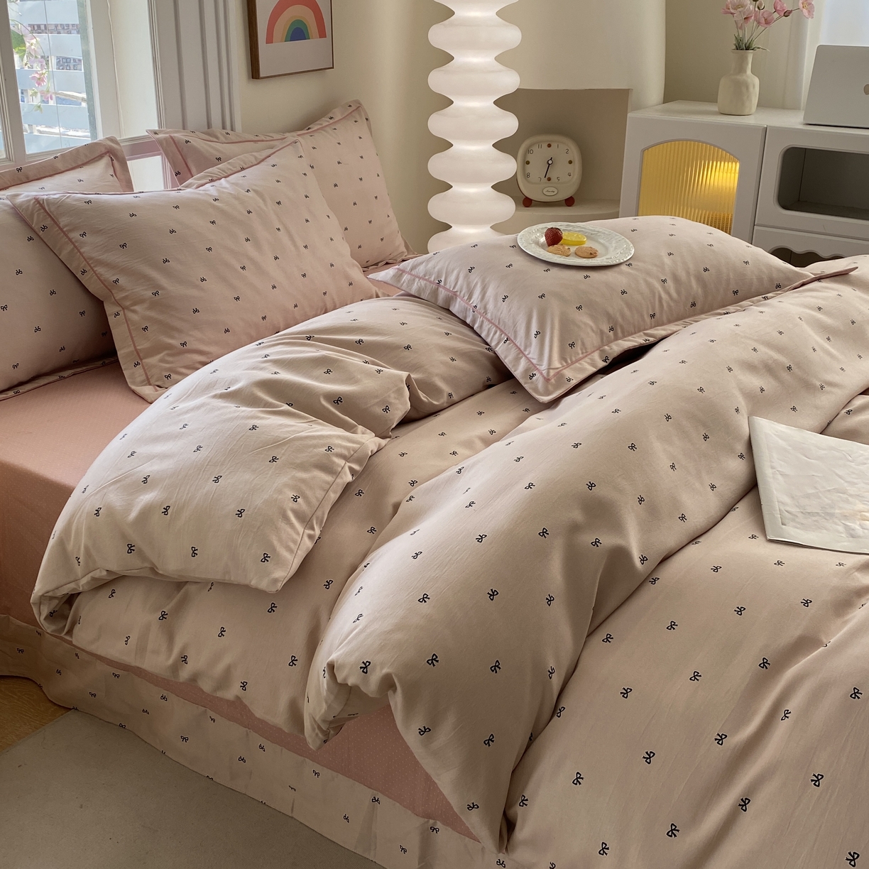 91家纺网 家纺一手货源 找家纺 纽维斯 2025新款140g高克重仿全棉40S精梳棉磨毛四件套 叶芝少女（豆沙）