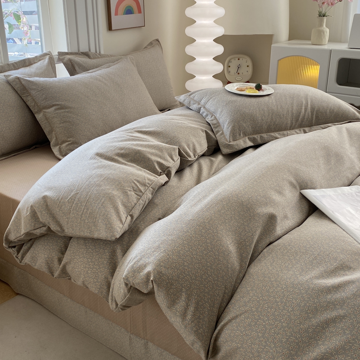 91家纺网 家纺一手货源 找家纺 纽维斯 2025新款140g高克重仿全棉40S精梳棉磨毛四件套 伊莉沙（灰）